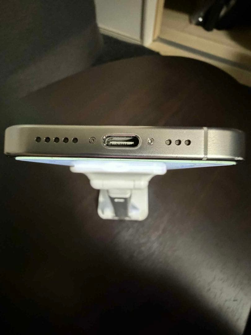 Apple iPhone 15 Pro 256GB ホワイトチタニウム ケース付