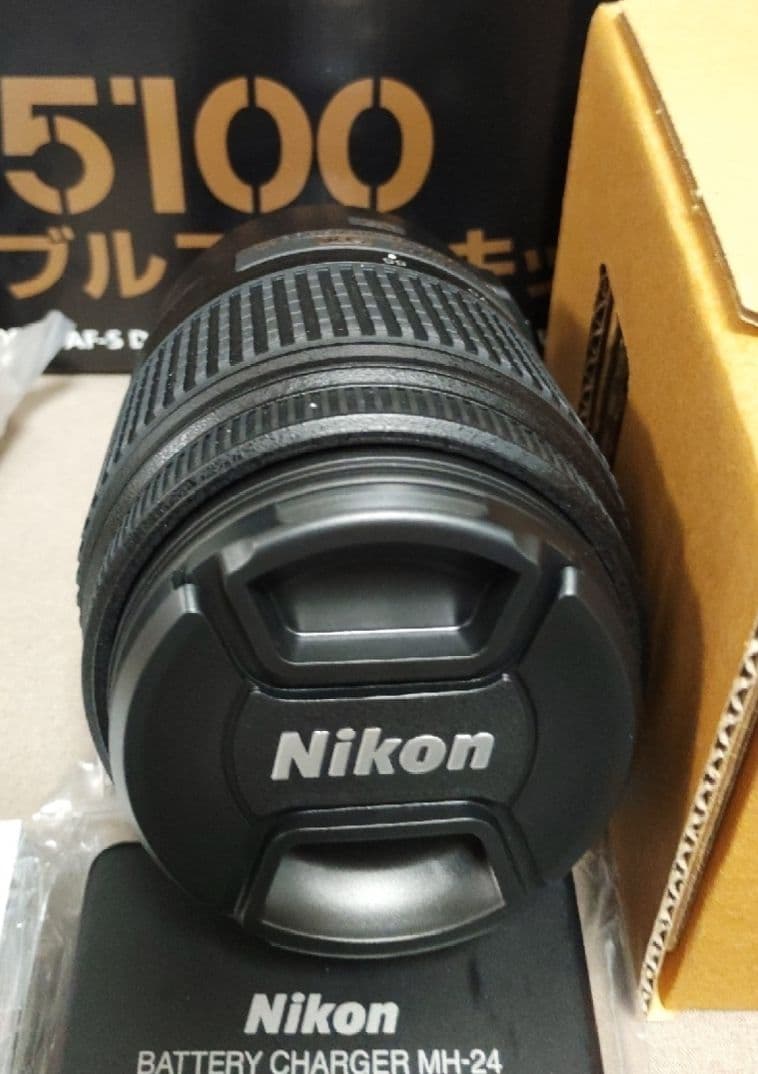 Nikon一眼レフダブルズームキットD5100(望遠レンズ新品)