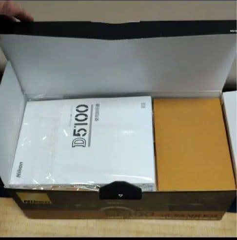 Nikon一眼レフダブルズームキットD5100(望遠レンズ新品)