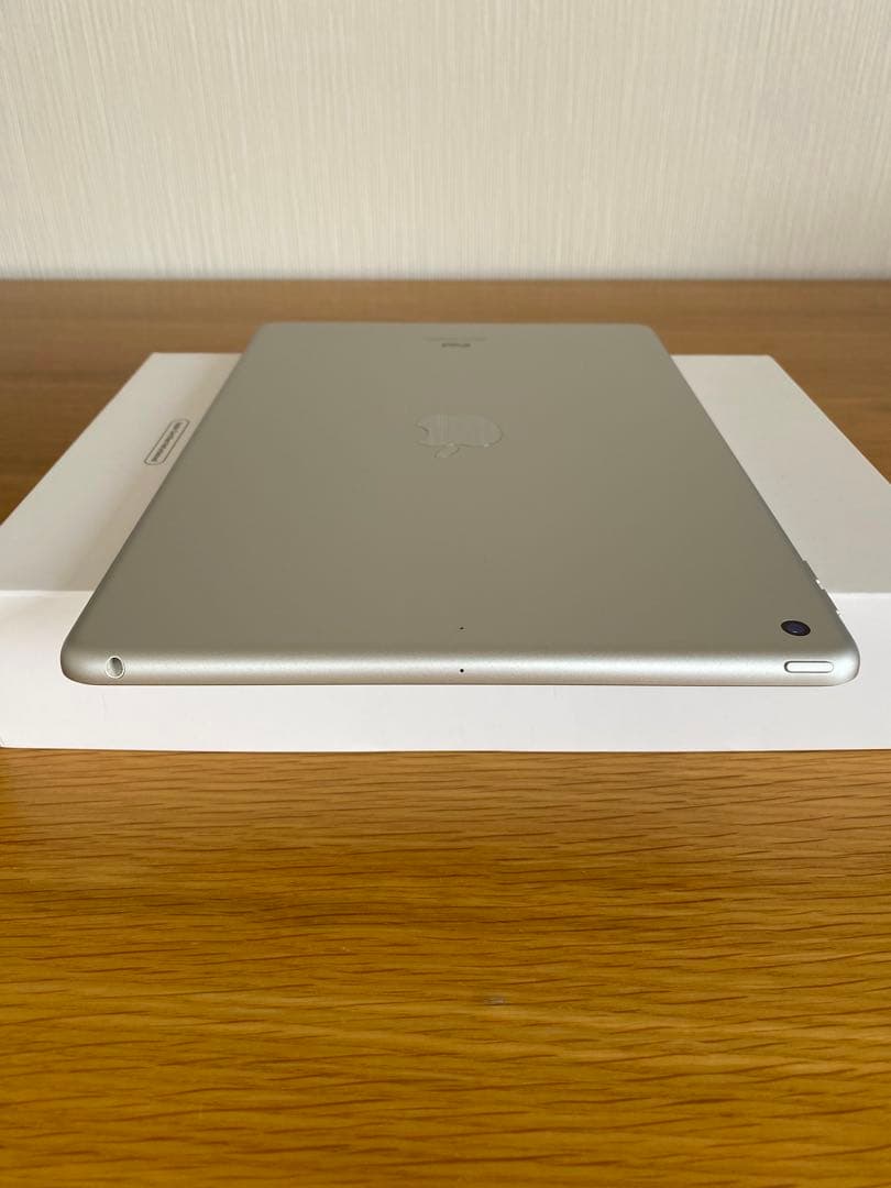 美品　iPad第7世代 充電23回　未使用に近い iPad本体