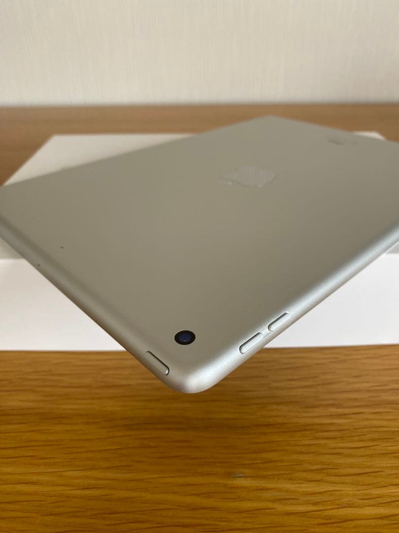 美品　iPad第7世代 充電23回　未使用に近い iPad本体