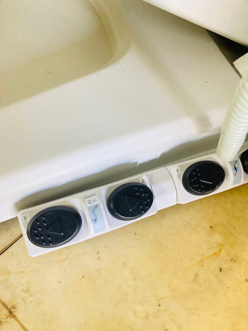 専用 電動フェイシャルベッド（ヒーター付き）First Class ホワイト色