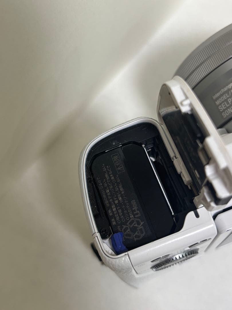 【最終価格】α6000 ダブルズームレンズキット ILCE-6000Y