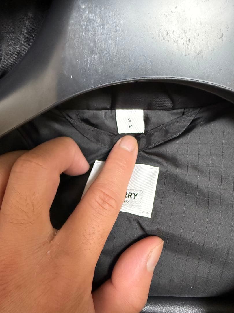 BURBERRY ブラック ナイロンダウンジャケット