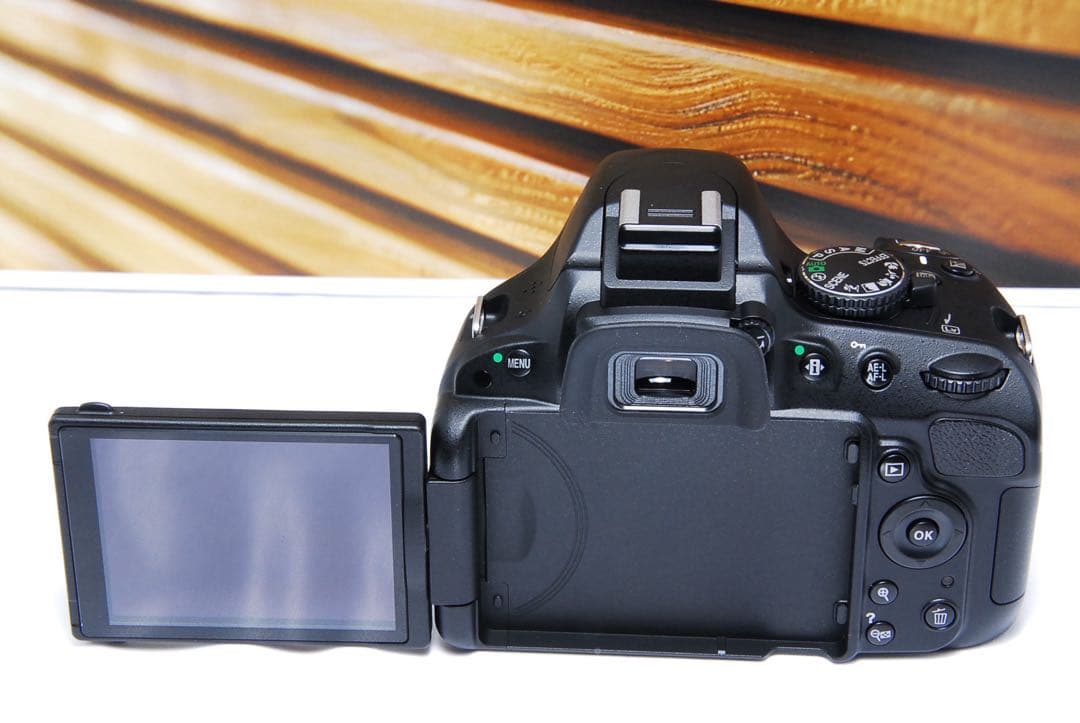 一眼レフ ニコン Nikon D5100 スマホ転送 新品級バリアングル