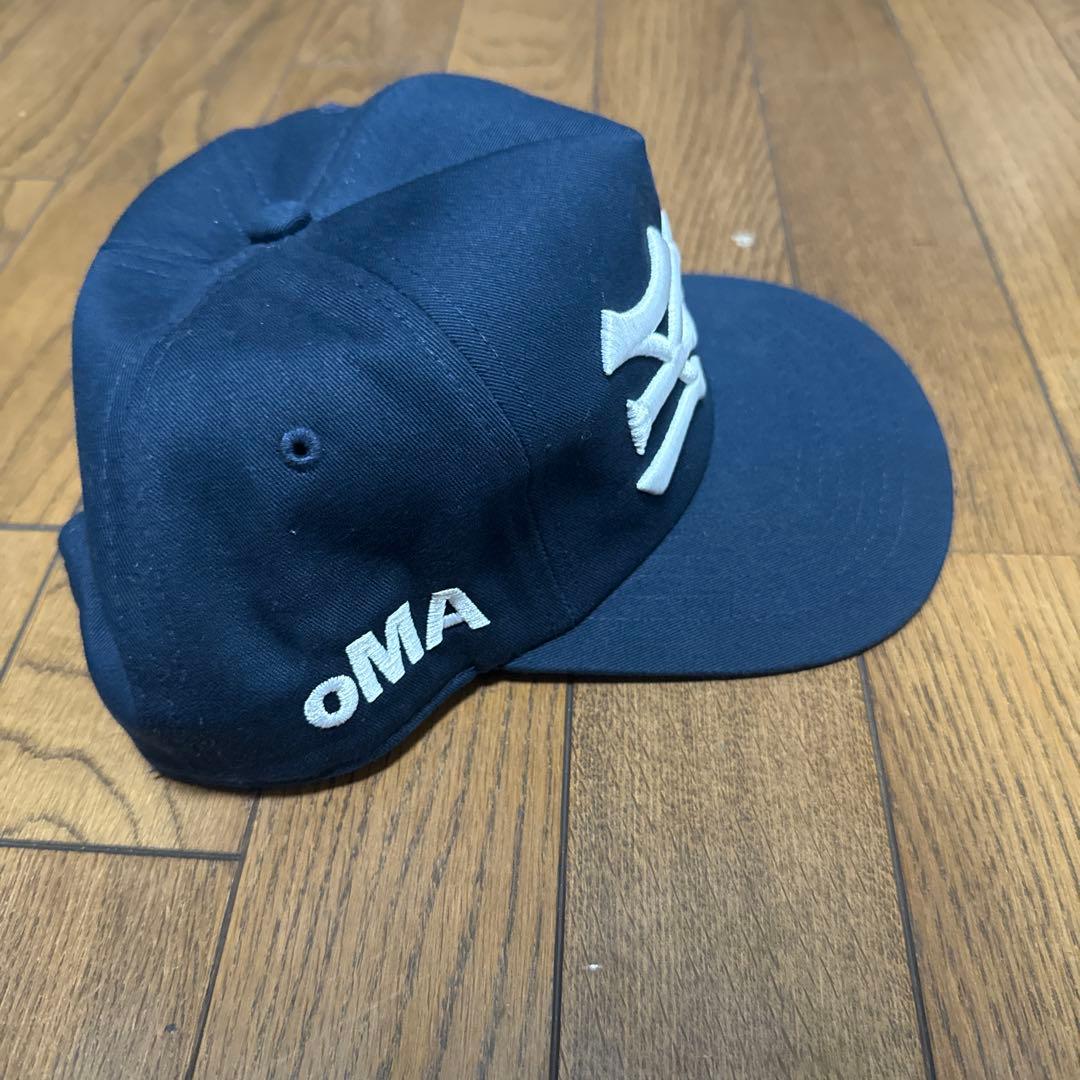 ネイビー 刺繍ロゴキャップ oMA