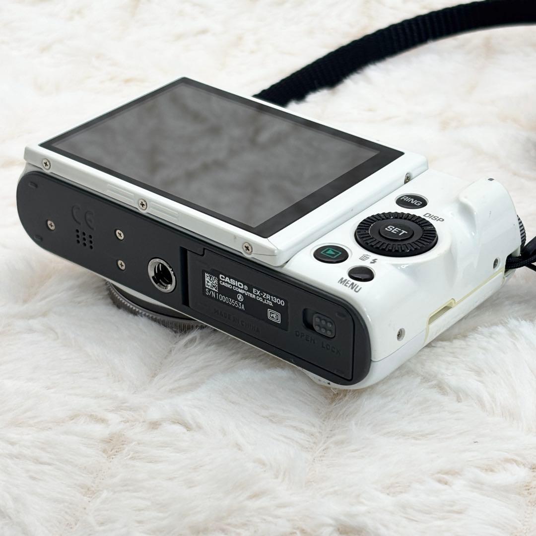 ピンクの猫 CASIO EXILIM EX-Z1300 ホワイト 訳あり
