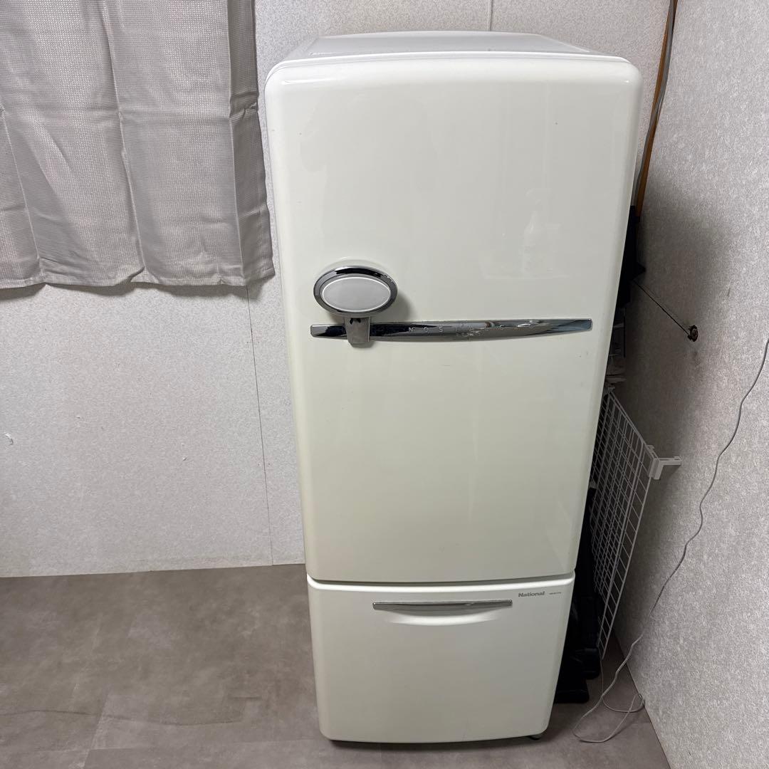 NOSTALGIC ホワイト 2ドア　レトロ冷蔵庫