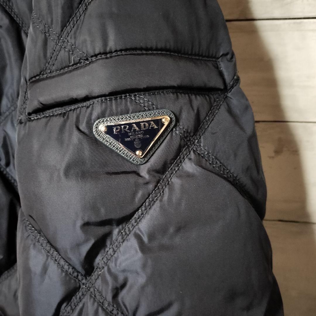 専用PRADA プラダ キルティング ダウンジャケット フード付き プレートロゴ