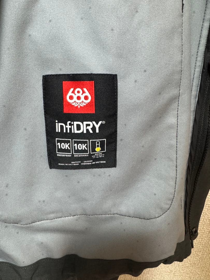 【美品】686 シックスエイトシックス スノーボードウェア ジャケット XL