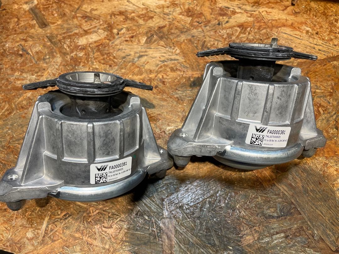 メルセデスベンツ　W204 エンジンマウント ミッションマウント　セット販売