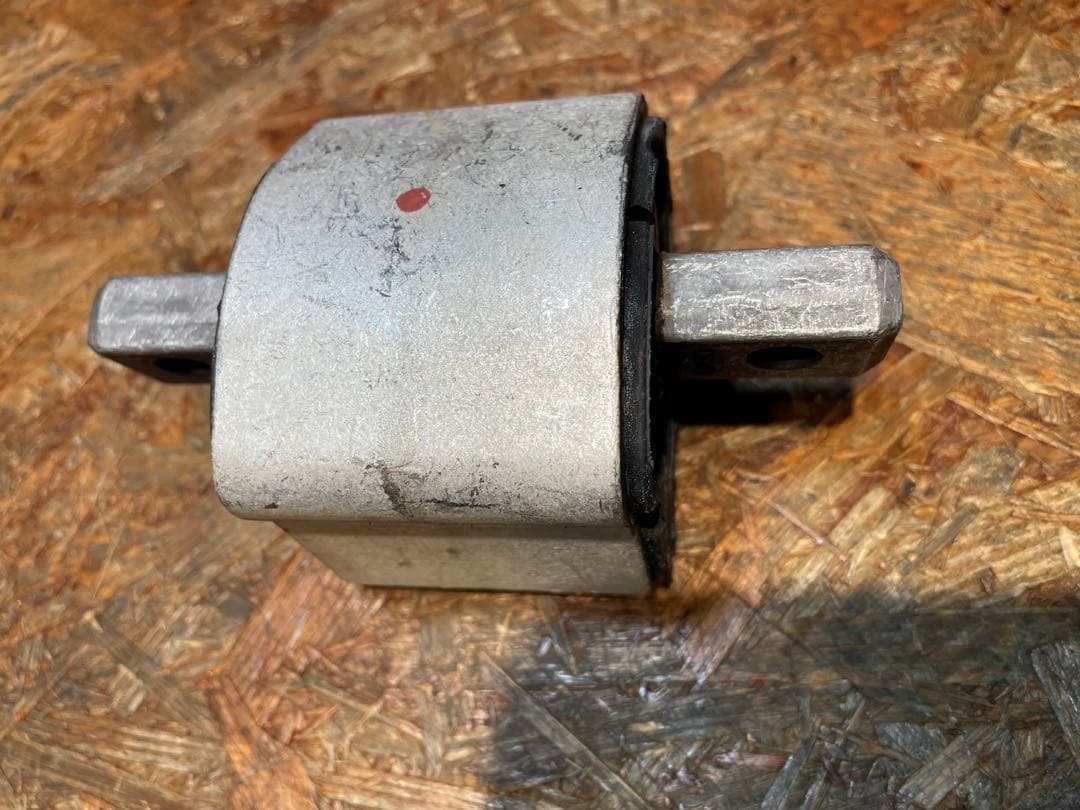 メルセデスベンツ　W204 エンジンマウント ミッションマウント　セット販売