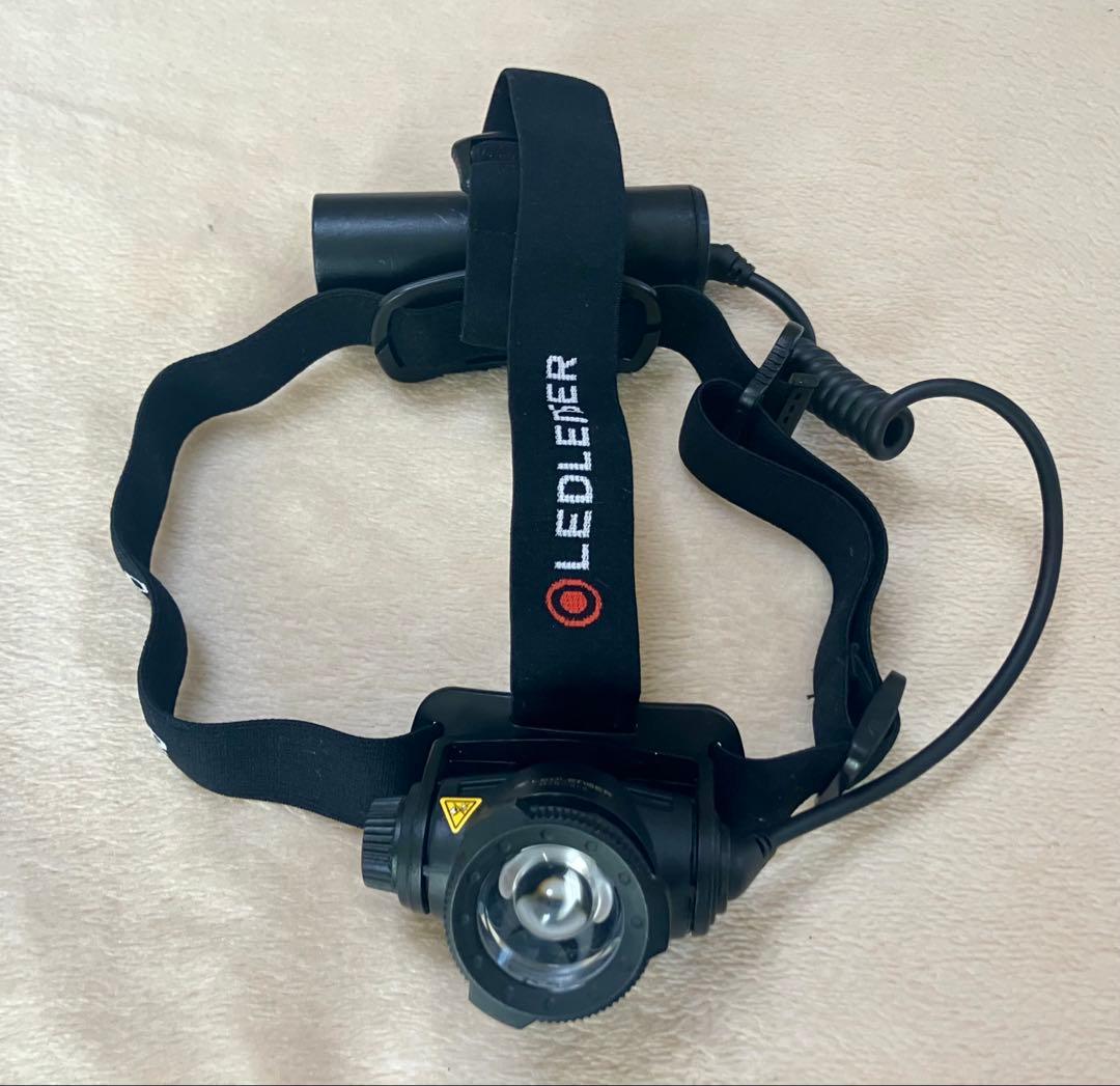 レッドレンザーLEDヘッドライト　H7R Core電池2本付きREDLENSER