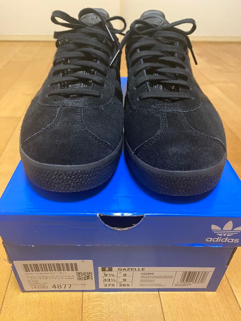 アディダススニーカー