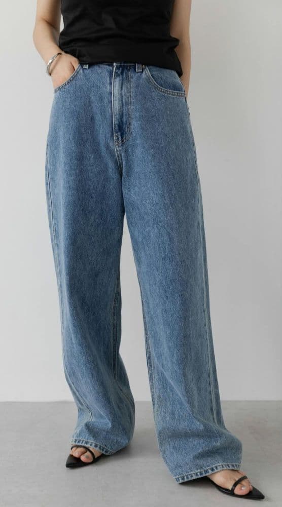 naeのワイドルーズジーンズ　ディープブルー