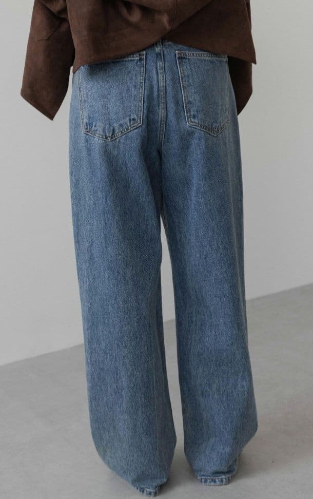 naeのワイドルーズジーンズ　ディープブルー