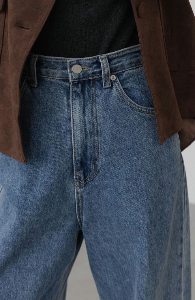 naeのワイドルーズジーンズ　ディープブルー