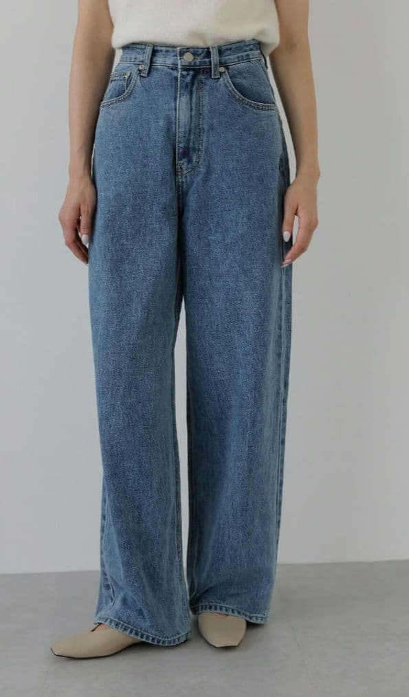 naeのワイドルーズジーンズ　ディープブルー