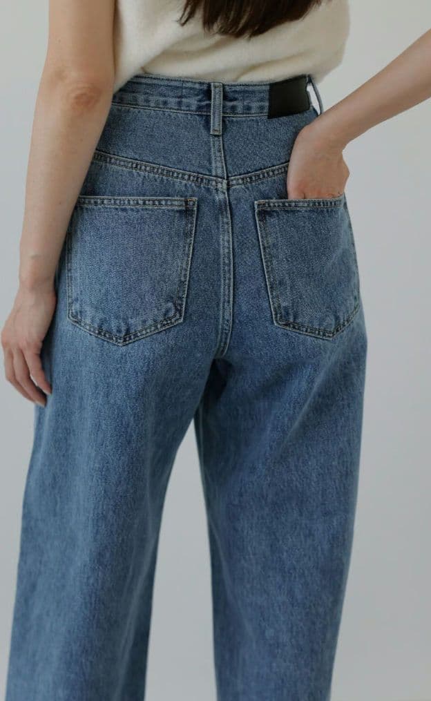 naeのワイドルーズジーンズ　ディープブルー