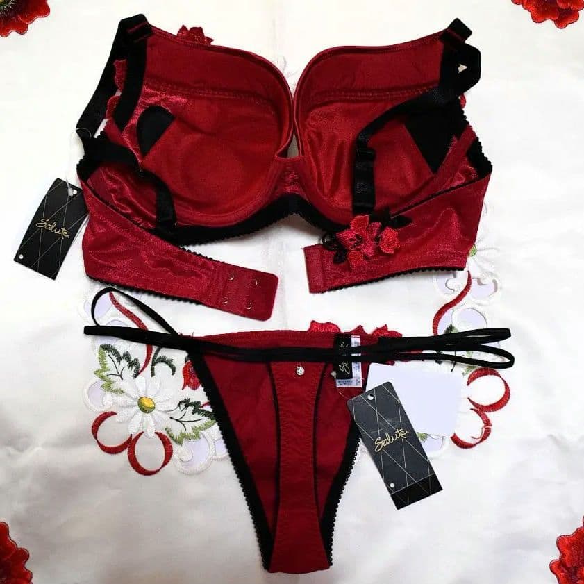 新品☆ワコール☆サルート☆７５Ｇ・キューティーハニー☆ＲＥ☆Ｆ７０＆ソングＭ