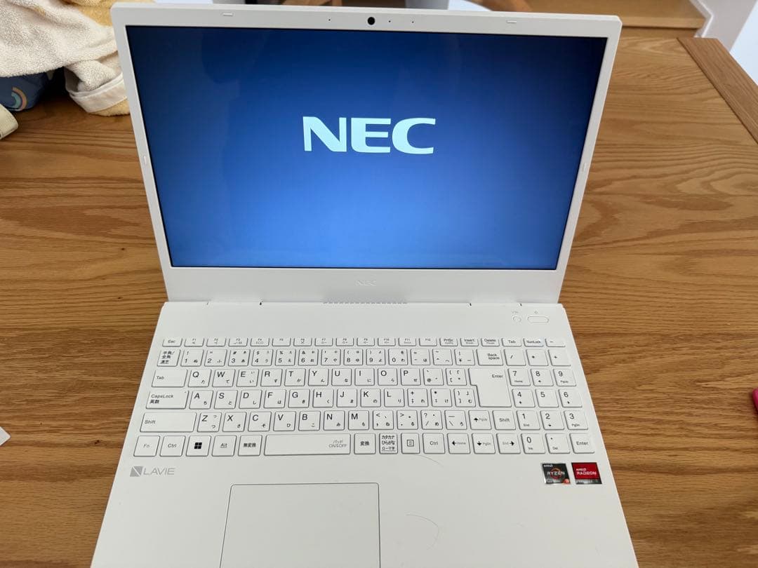 美品　ノートパソコンNEC LAVIE ホワイト