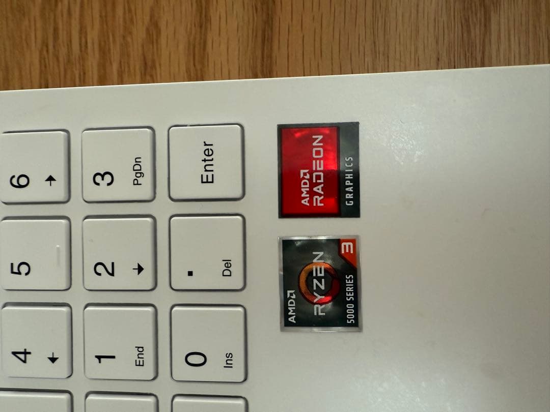 美品　ノートパソコンNEC LAVIE ホワイト