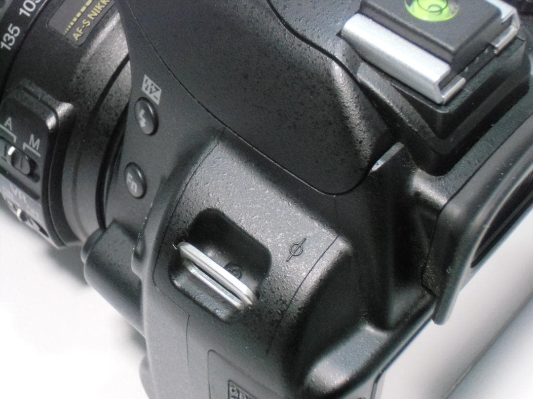 Nikon D3100 デジタル一眼レフカメラ　B057