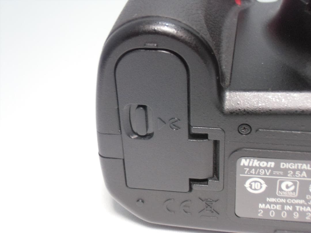 Nikon D3100 デジタル一眼レフカメラ　B057