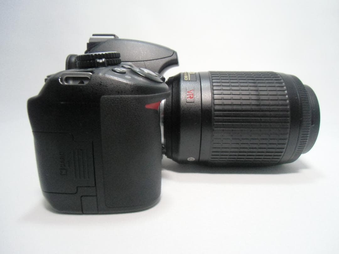 Nikon D3100 デジタル一眼レフカメラ　B057