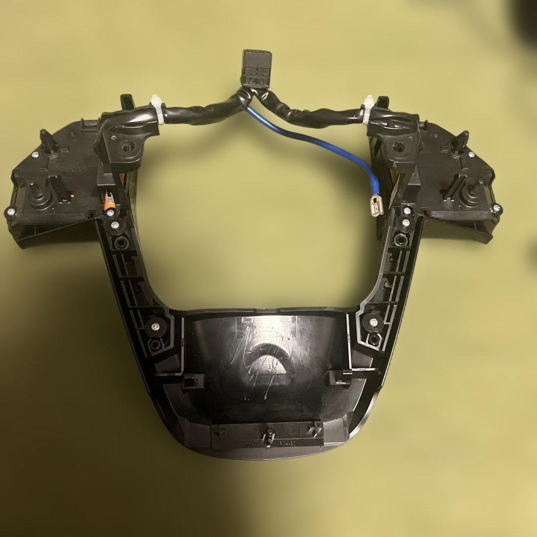 プリウス50前期　後期用　ブラックステアリングスイッチ