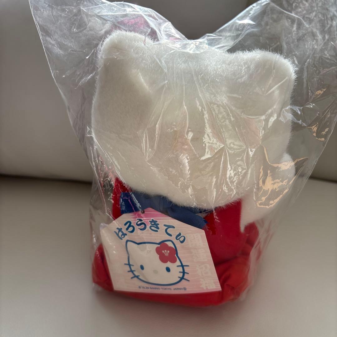 ハローキティ ぬいぐるみ 赤　招き猫