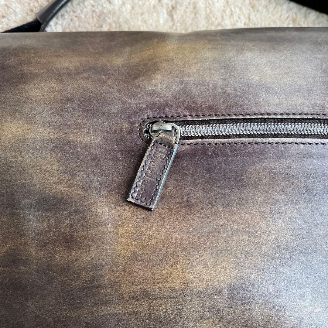 ベルルッティ　メッセンジャーバッグ　茶