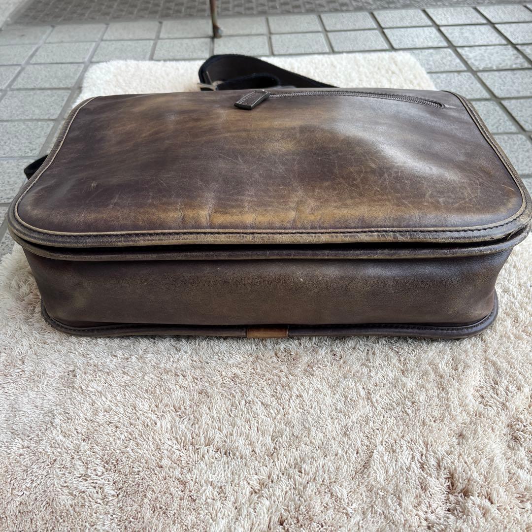 ベルルッティ　メッセンジャーバッグ　茶