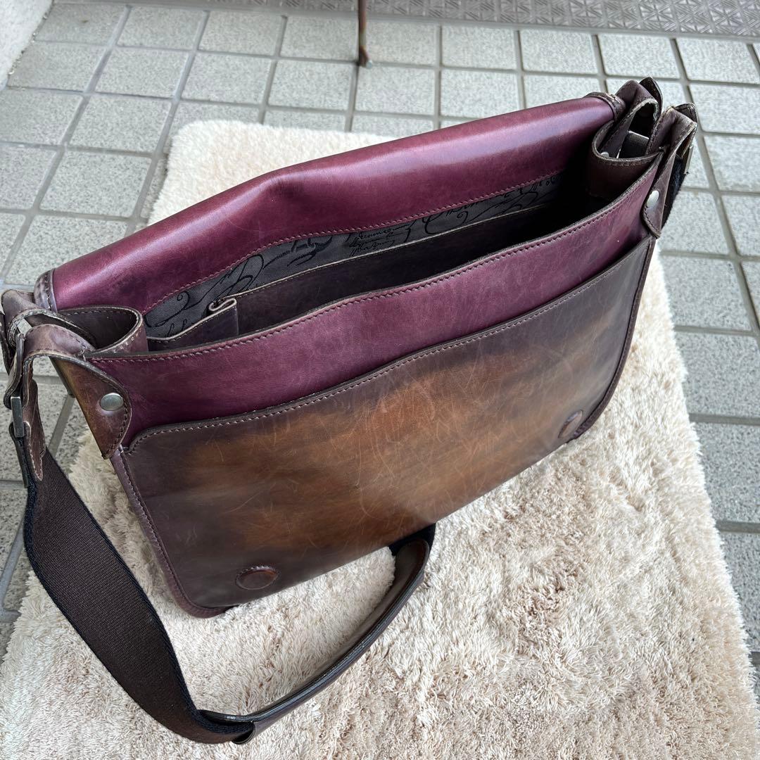 ベルルッティ　メッセンジャーバッグ　茶