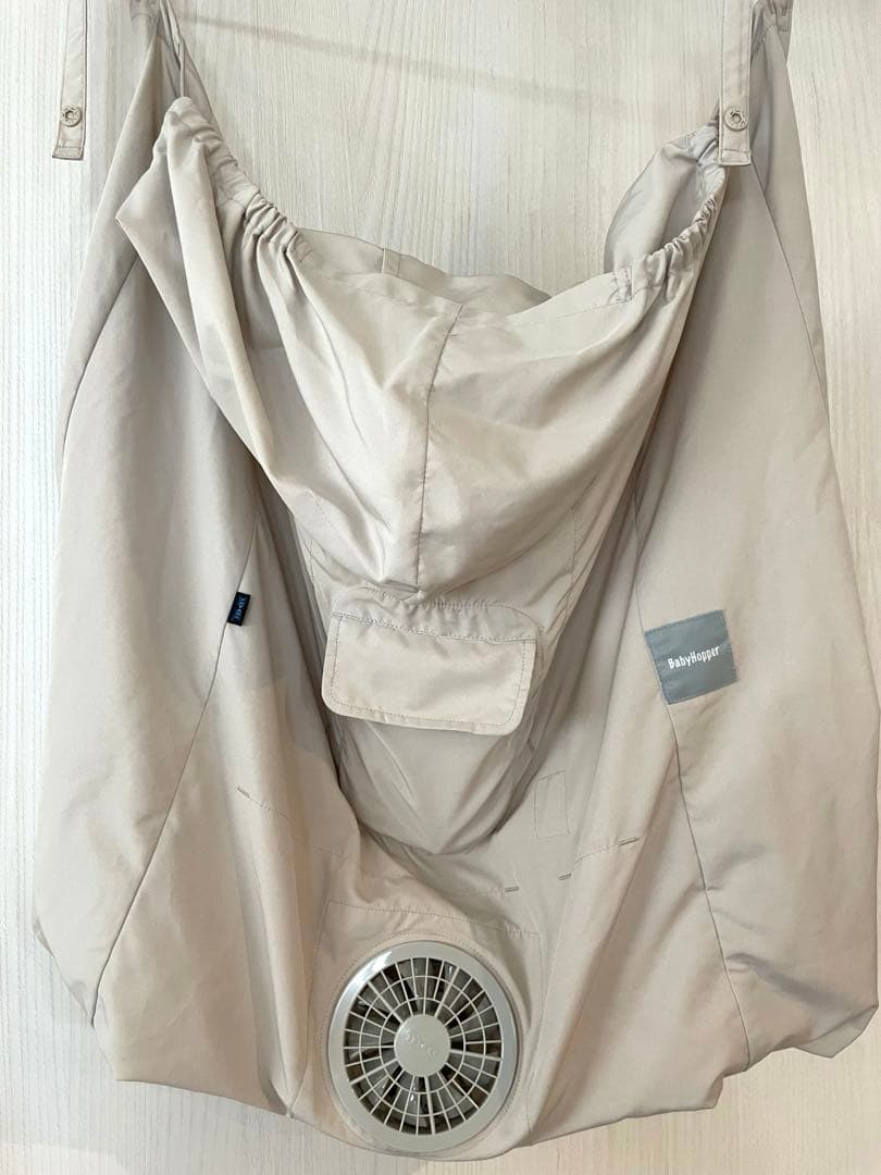 空調抱っこ紐ケープ　ベージュ 冷却ファン付き　ベビーホッパー　2024年