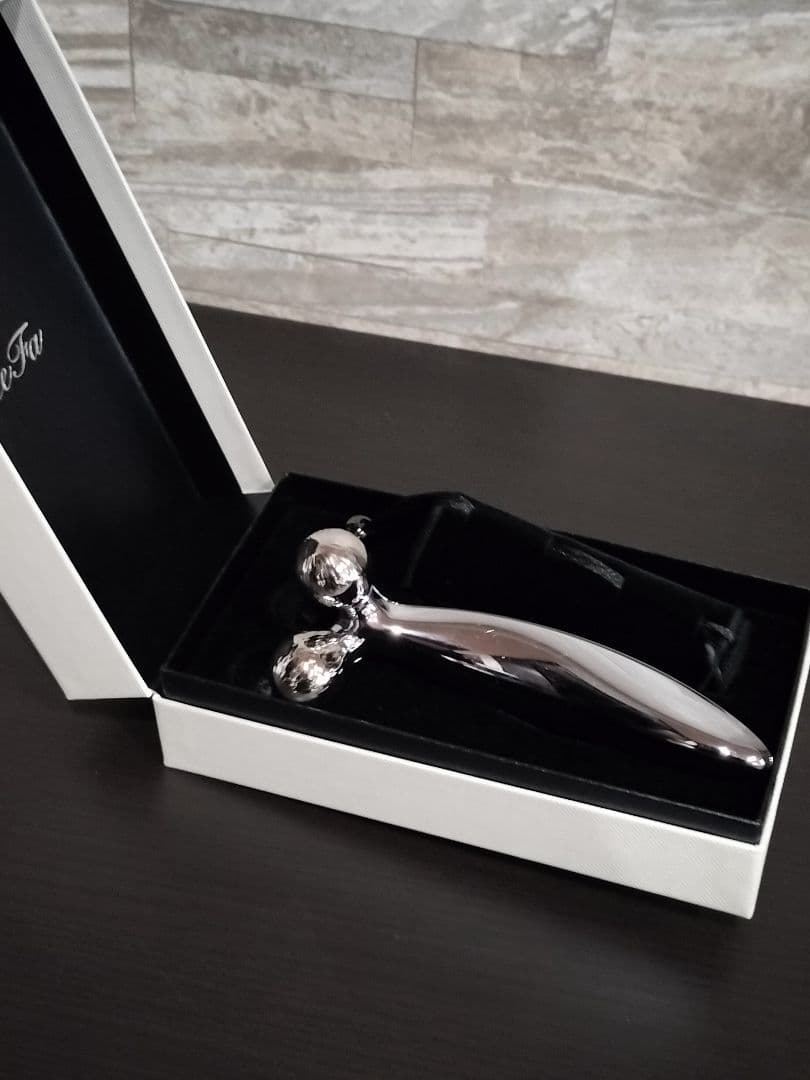 ❤美品　リファ カラットレイ 美顔器ローラー RR-AK00A定価:20900円