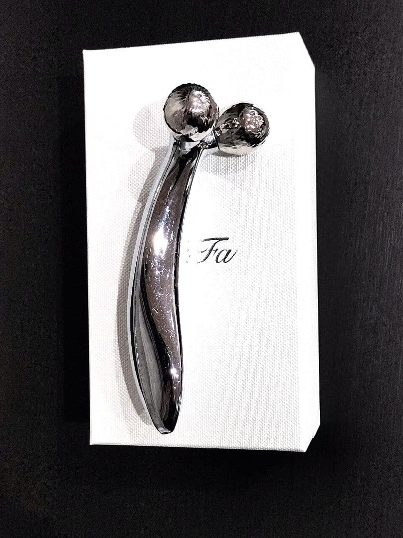 ❤美品　リファ カラットレイ 美顔器ローラー RR-AK00A定価:20900円