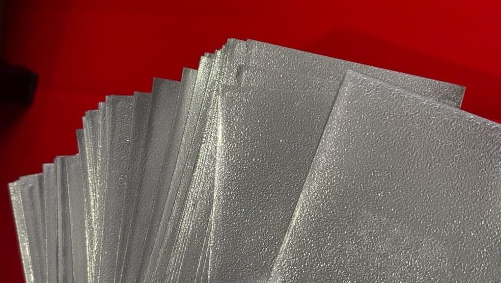 遊戯王　公式プロテクター　メタリックシルバー　銀　スリーブ　初期　100枚