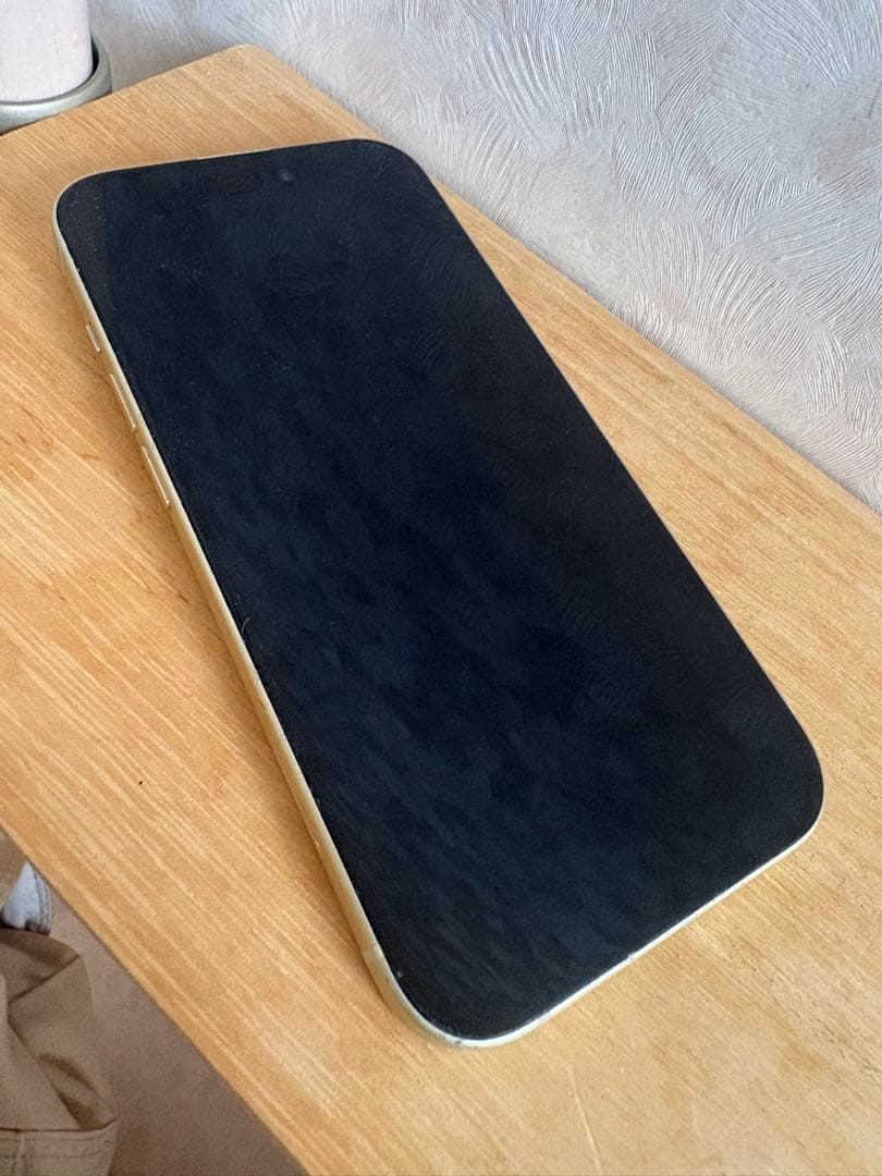 【無音カメラ】Apple iPhone 15 128GB【カナダ版】イエロー