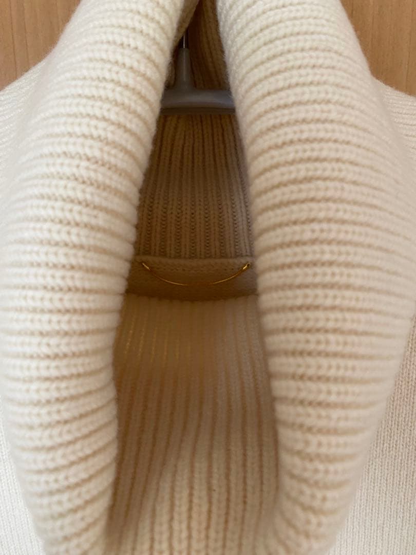 ドィーズィエムクラス　latest ミドルゲージ タートルネックニット