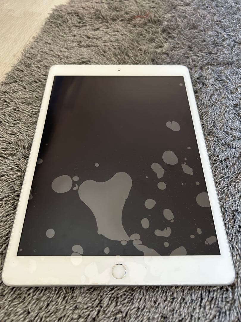 Apple iPad シルバー 本体　第7世代　32GB Wi-Fiモデル