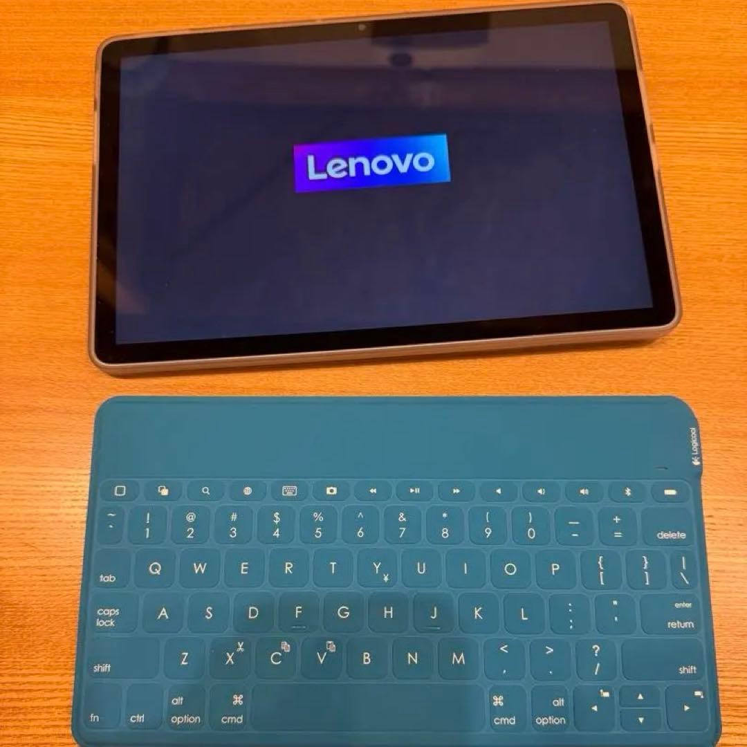 Lenovo Tab本体とクリアケース