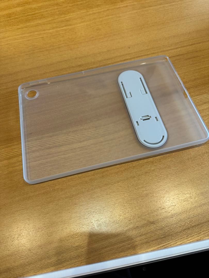 Lenovo Tab本体とクリアケース