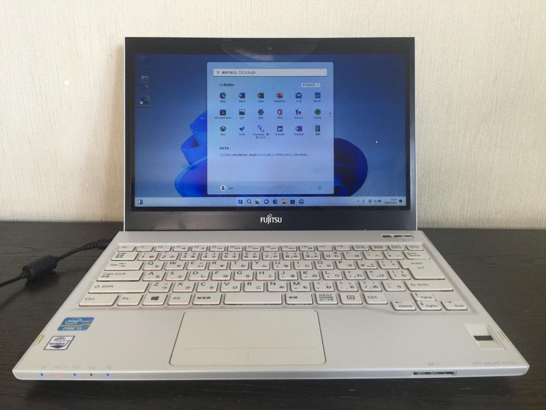富士通　LIFEBOOK SH54/J　コンパクト ノートパソコン