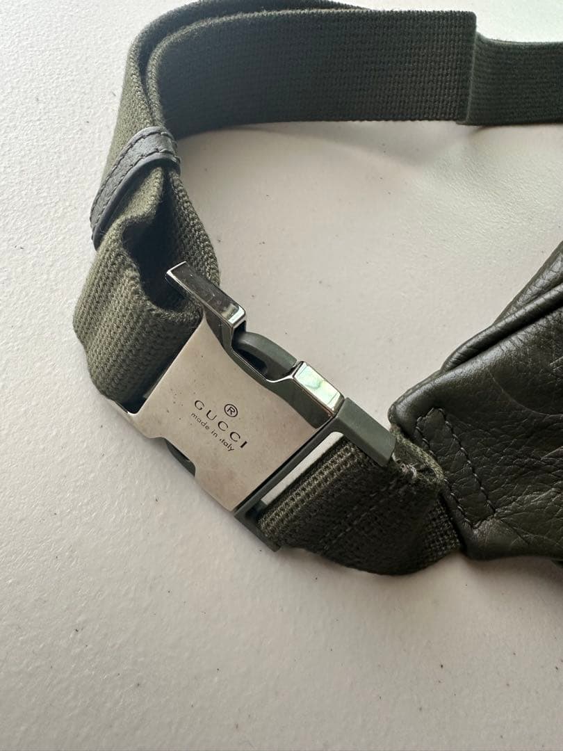 GUCCI レザー ボディバッグ ウエストポーチ　オリーブグリーン