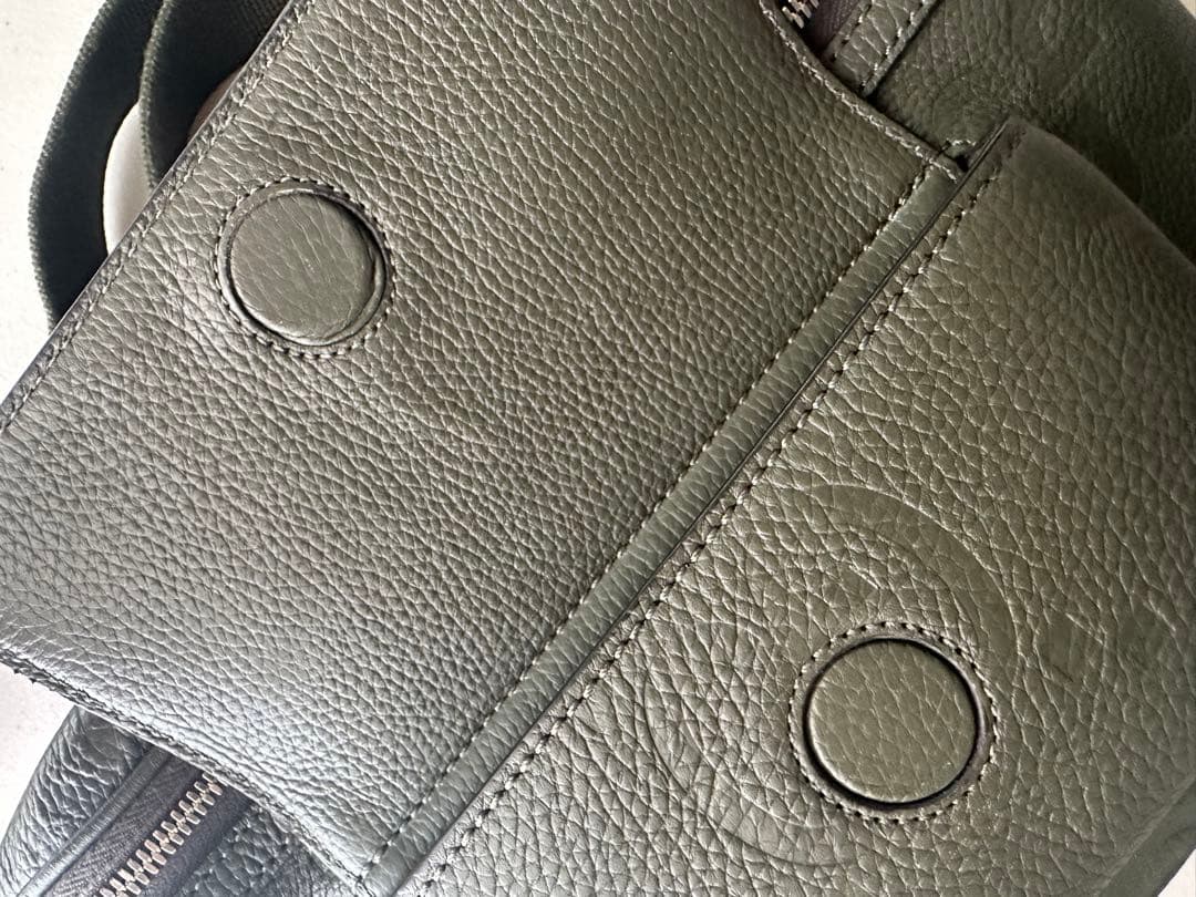 GUCCI レザー ボディバッグ ウエストポーチ　オリーブグリーン