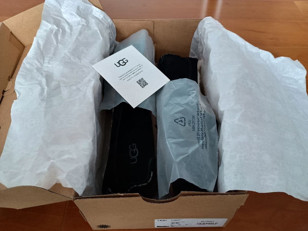 UGG Ansley ブラック　BLK　ローファー モカシン スリッポン 8D