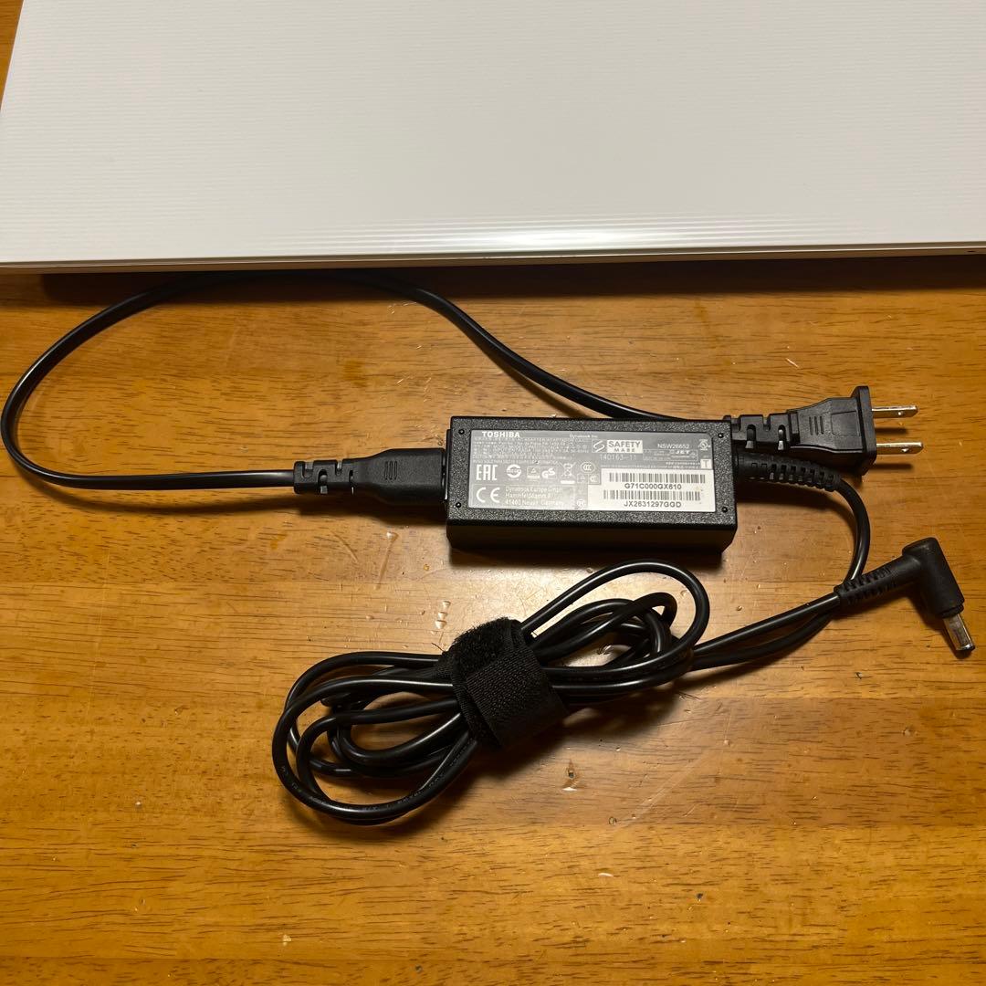 TOSHIBA 東芝　Dynabook 型式：P1-E4JN-EW