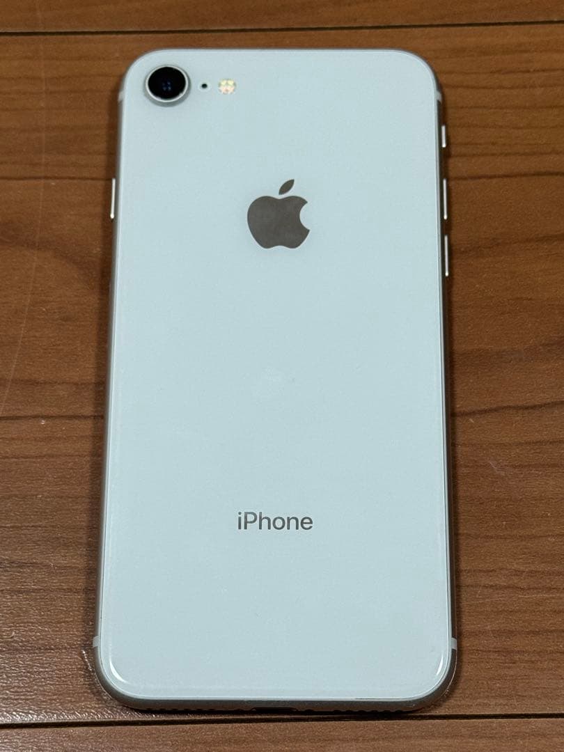 【Apple iPhone 8】シルバー（ホワイト） 本体