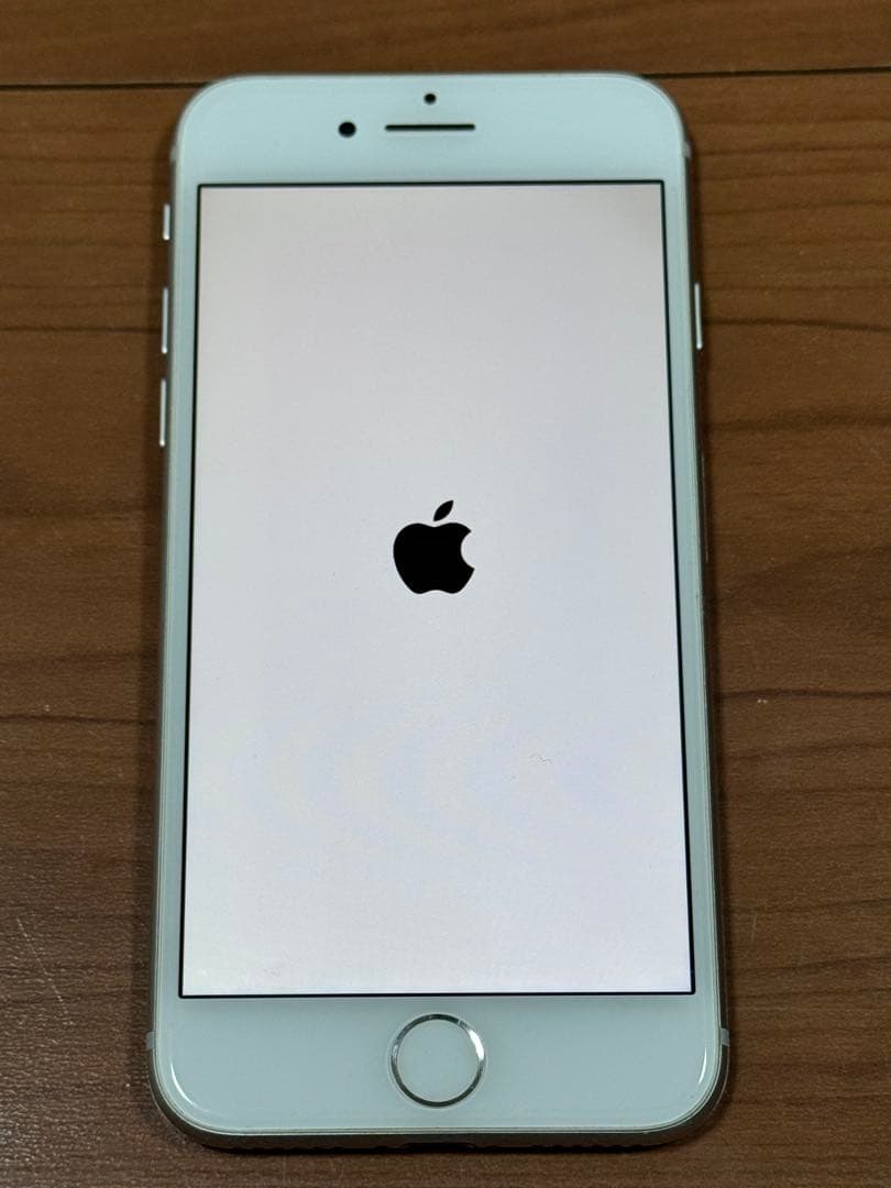 【Apple iPhone 8】シルバー（ホワイト） 本体